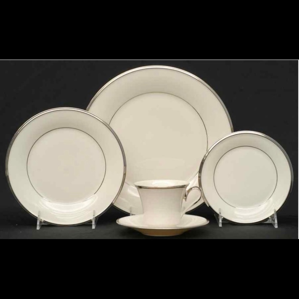 LENOX SOLITAIRE - 5 Piece Place Setting (8 Full Sets Available)